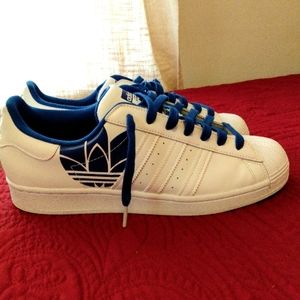 Adidas trefoil print superstar